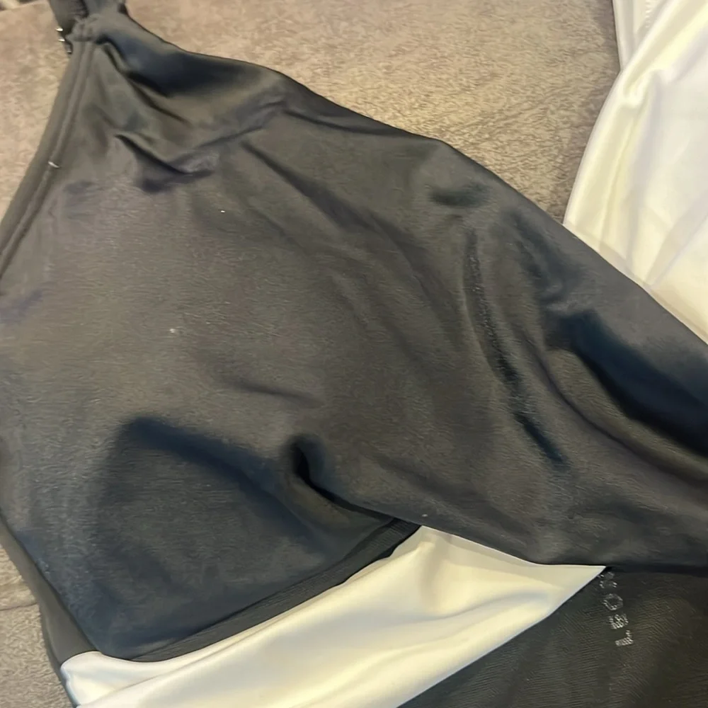 LEONISA One Piece Swimsuit with Slimming Compression - Picture 9 of 11